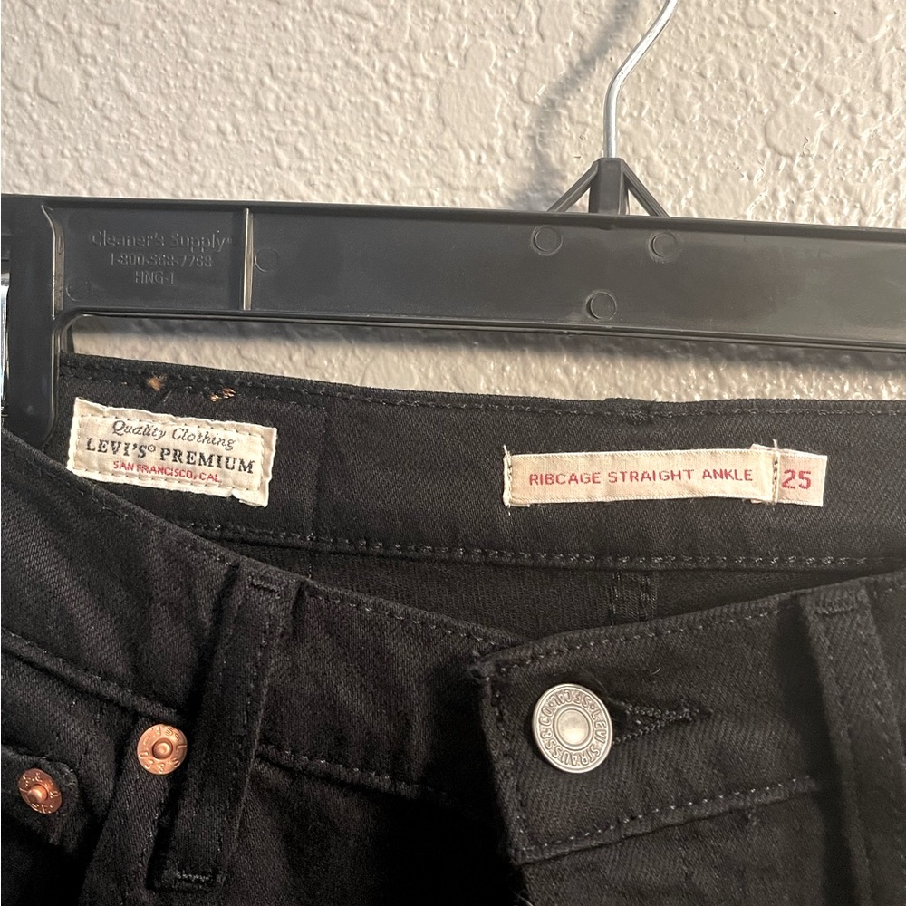 Levi’s size 24 waist black.